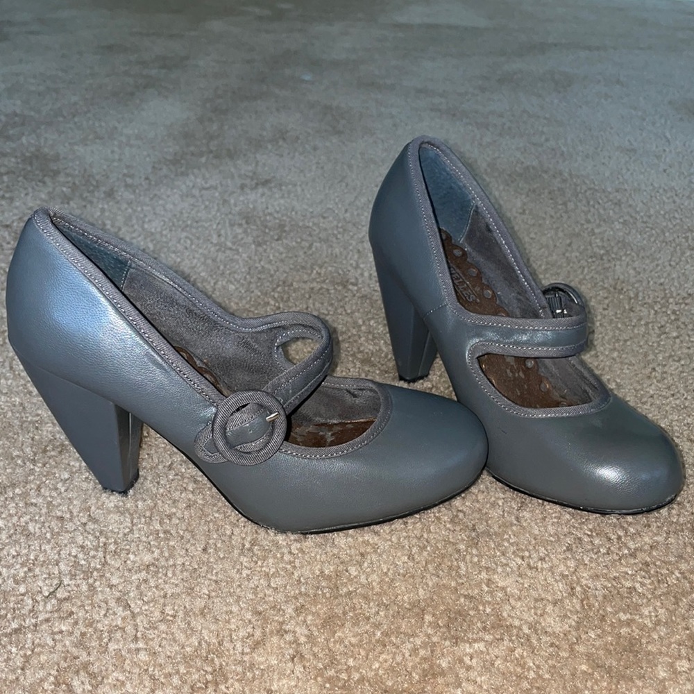 Seychelles grey heels size 6